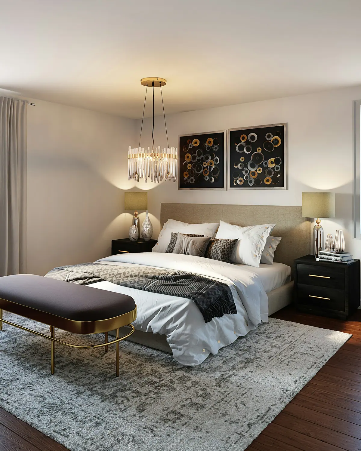 Quarto com lustre de cristal, criados-mudos escuros e banco aos pés da cama